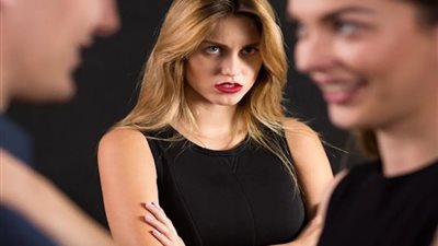 «عينه زايغة».. هاجر تخلع زوجها في المعادي بسبب خيانته
