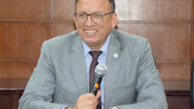 رئيس جامعة حلوان يهنئ السيسي بفوزه بولاية رئاسية جديدة