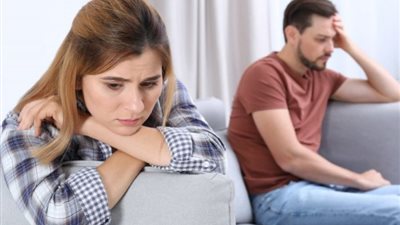 الإدمان أنواع.. زوجة تخلع زوجها لرفضه رعاية أبنائه بسبب الإنترنت