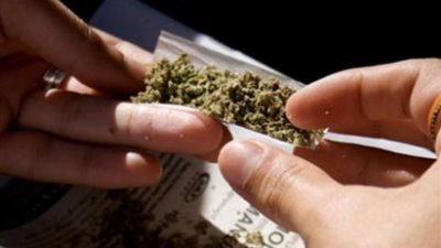 ضبط مسجلين خطر بتهمة ترويج مادة الاستروكس المخدرة