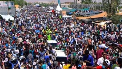 خبير سوداني: الشعب في حالة غضب شديد تجاه التيارات السياسية