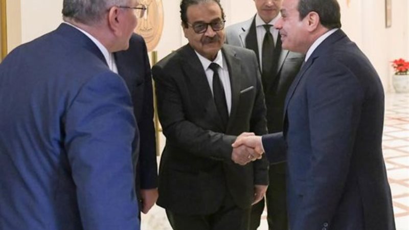 الرئيس يستقبل منافسيه