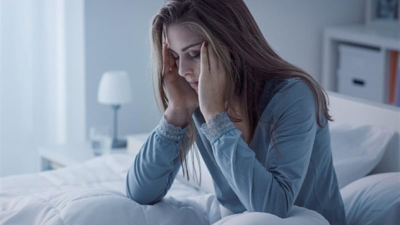 الاستيقاظ أثناء النوم