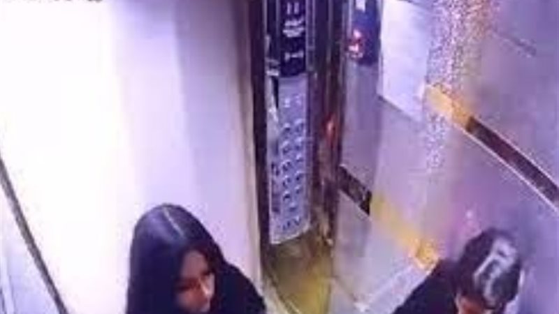 صورة الطفلتين