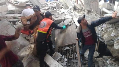 قصف إسرائيلي جوي ومدفعي شرقي دير البلح وخان يونس