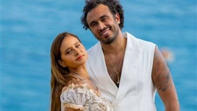 هشام عاشور يرد على أنباء انفصاله عن نيللي كريم بجلسة تصوير رومانسية