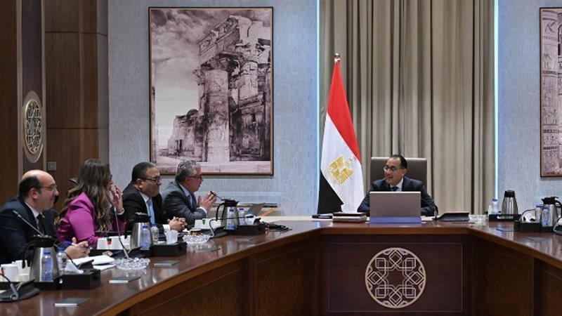 رئيس مجلس الوزراء خلال الاجتماع