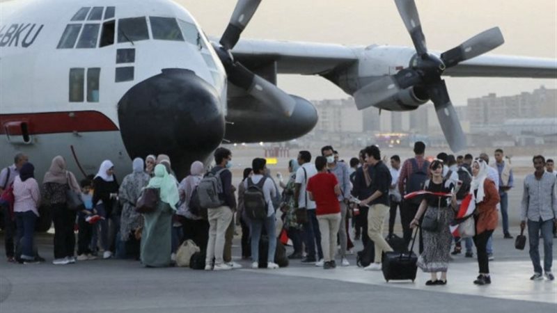 مصر تطلب من رعايها في السودان العودة