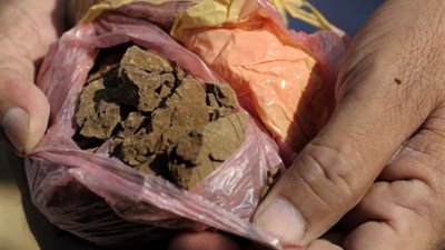 السجن 10 سنوات وغرامة 100 ألف جنيه لمتهم بترويج الهروين في البساتين