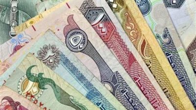 الدينار الكويتى يكسر  حاجز الـ100 جنيه.. أسعار العملات العربية الأحد