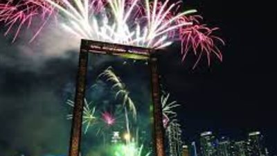 بالألعاب النارية.. الإمارات تودع 2023 وتستقبل عام 2024.. فيديو
