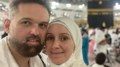 محمد محمود عبدالعزيز يبدأ العام الجديد بعمرة مع زوجته