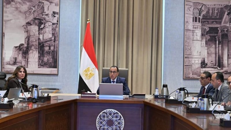 رئيس مجلس الوزراء فى اجتماع مع رئيس مجلس البورصة