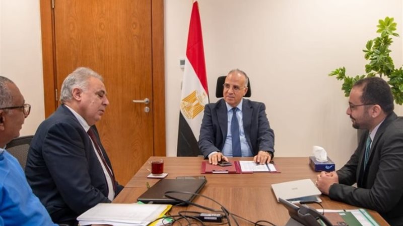 خلال الاجتماع