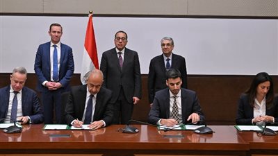 الحكومة توقع اتفاقية حق الانتفاع لإنتاج طاقة الرياح بخليج السويس