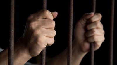 حبس موظف بإحدى الشركات بتهمة الاتجار في العملة بمنطقة الدراسة