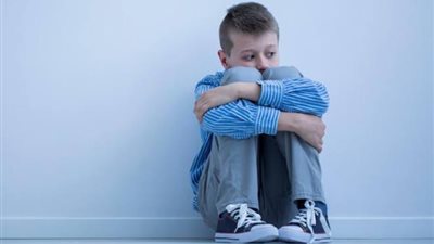 كيف تدعم طفلك المريض بالتوحد.. طبيب أمراض نفسية يجيب لـ«الجمهور »