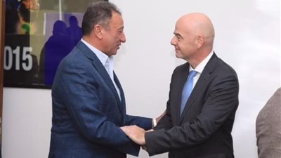 أشاد بمنظومة الأهلي.. رئيس فيفا يهنئ الخطيب ببرونزية كأس العالم