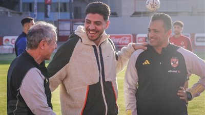 محمد شريف في الأهلي، والصفحة الرسمية تعلق: الهداف التاريخي في التتش (صور)