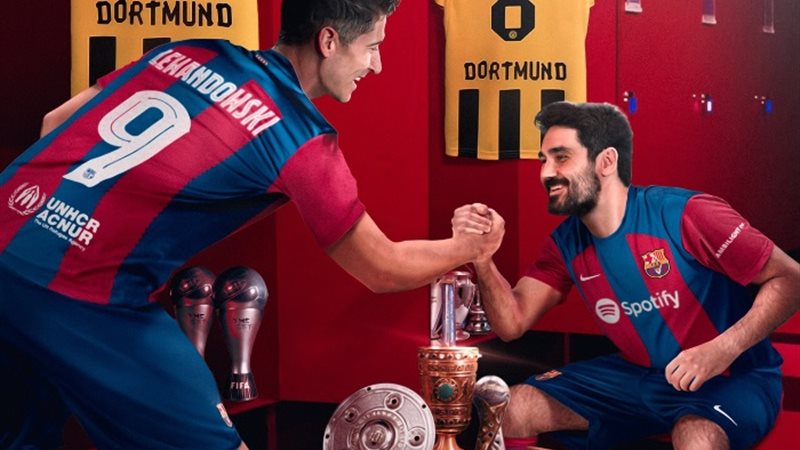 لاعبي برشلونة