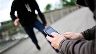 بالخطف، القبض على تشكيل عصابي تخصص فى سرقة الهواتف بحلوان