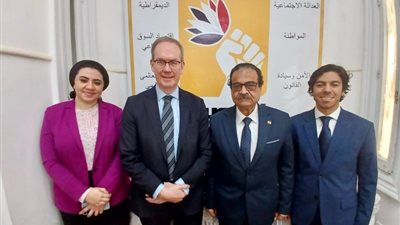 «المصري الديمقراطي» يستقبل سفير السويد ويناقش معه أحداث غزة