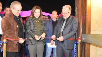 وزيرة الثقافة : صالون الشباب أحد أهم التظاهرات الفنية في مصر