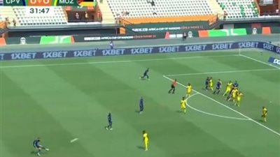 أمم إفريقيا، الرأس الأخضر يسجل هدفا من نصف الملعب أمام موزمبيق (فيديو)