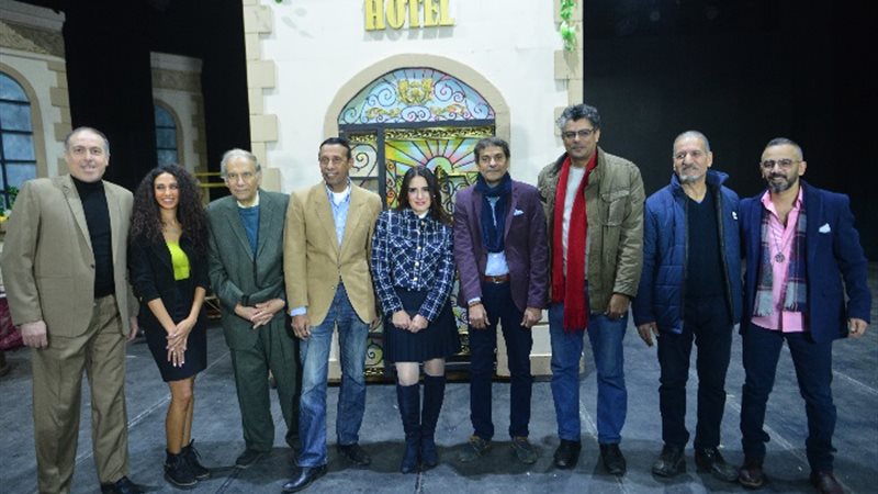 أبطال مسرحية قمر الغجر