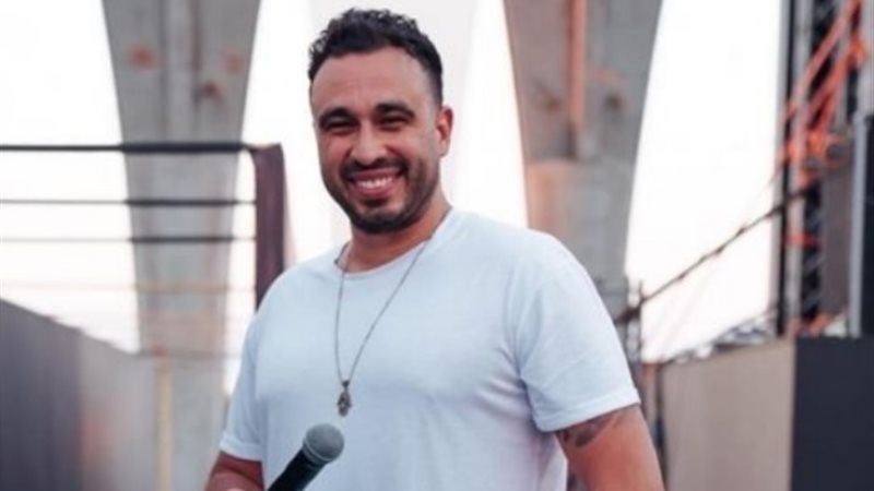 الفنان هشام عاشور