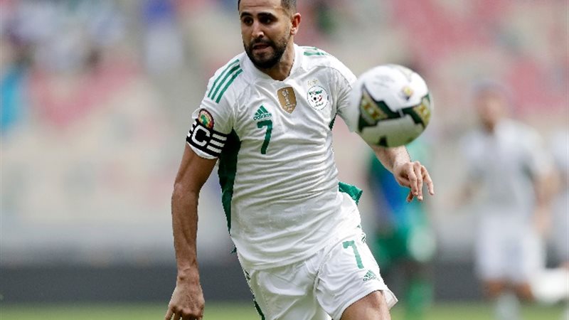 رياض محرز لاعب منتخب الجزائر