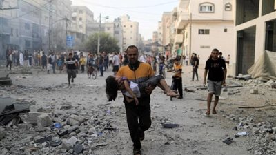 المرصد الأورومتوسطي: إسرائيل تقتحم منازل غزة لإفراغها من سكانها بالقوة