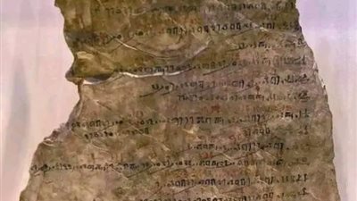 مزاج الزوجة وقرصة عقرب وعصر العنب أبرزها، حجج الفراعنة للغياب عن العمل