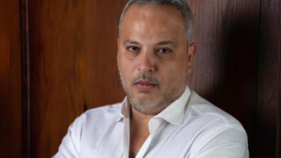 تامر عبدالمنعم يهاجم «السوشيال ميديا» بسبب محمد صلاح ونجاة الصغيرة