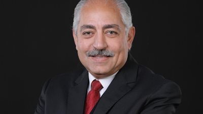 أنباء عن وفاة العامري فاروق نائب رئيس النادي الأهلي