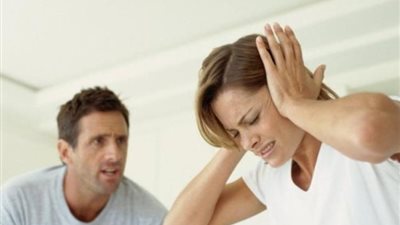 زوجة ترفع دعوى خلع ضد زوجها بسبب صديقتها.. اعرف التفاصيل
