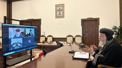 البابا تواضروس يجتمع بكهنة 