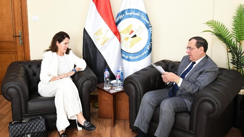 المهندس طارق الملا وأنيا دوتزيرناث