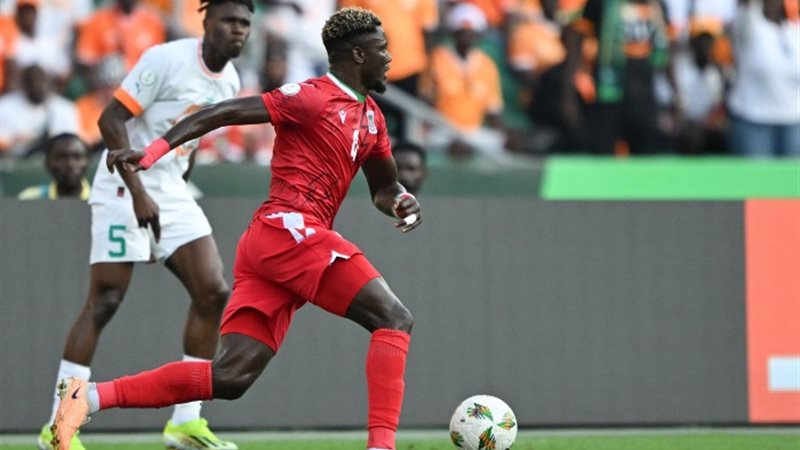 لاعب منتخب موزمبيق