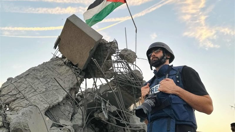 معتز عزايزة