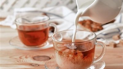 صدمة لمحبي الشاي بلبن، خلى بالك لو بتحبه