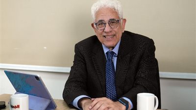 حسام بدراوي يروي كواليس الأيام الأخيرة لمبارك قبل التنحي.. ورفضه لطلب مرسي الوساطة للقاء جمال مبارك