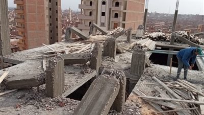 إزالة 7 حالات تعد على أراضي زراعية بأبوتيج وحي شرق في أسيوط.. صور