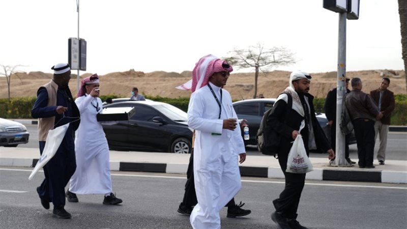 توافد الأشقاء العرب على معرض القاهرة الدولي