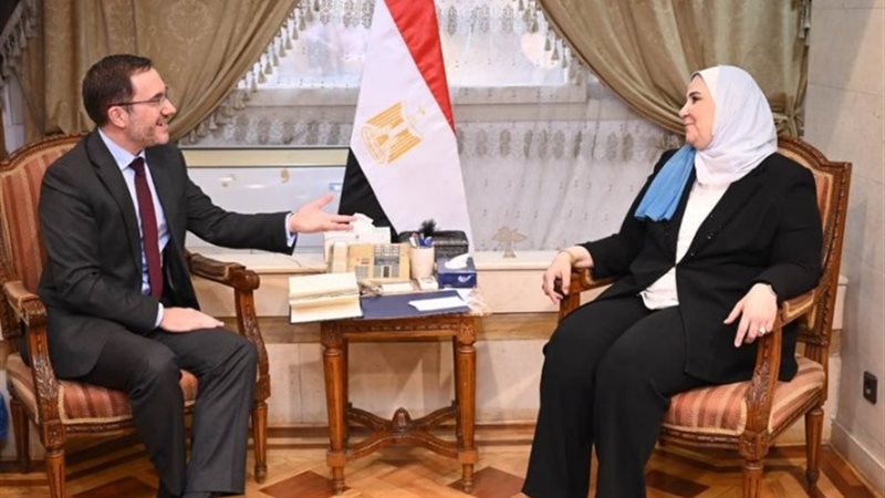 خلال لقاء وزيرة التضامن الاجتماعي بمبعوث وزير الخارجية البر