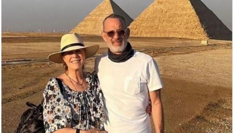 توم هانكس وزوجته في مصر