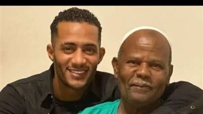 محمد رمضان ينعى والده بكلمات مؤثرة: «رجع لدار الحق»