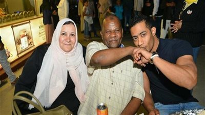 بعد رحيله اليوم.. الفنان محمد رمضان يعلن موعد ومكان عزاء والده