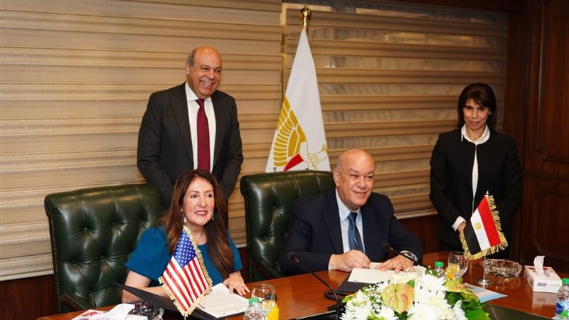 صورة من توقيع البروتوكول