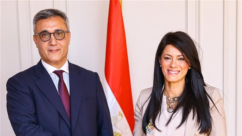 رانيا النشاط والسفير الجزائري